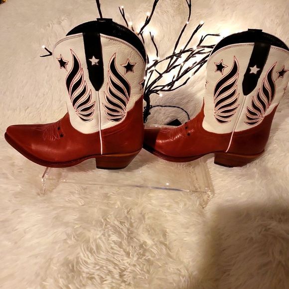 Idyllwind Red and White Heeled Boots - Picture 4 of 9